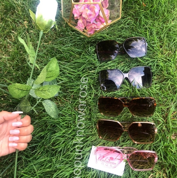 Oversized Sunglasses - Picture 3 of 4